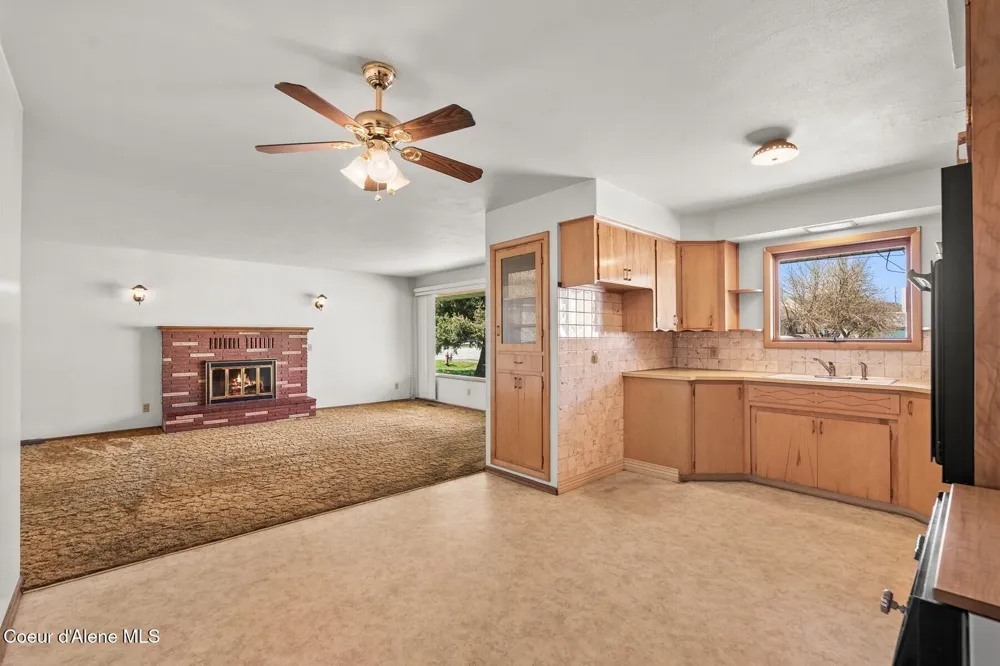18 E Jackson Avenue Priest River, ID 83856