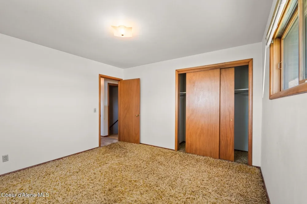 18 E Jackson Avenue Priest River, ID 83856
