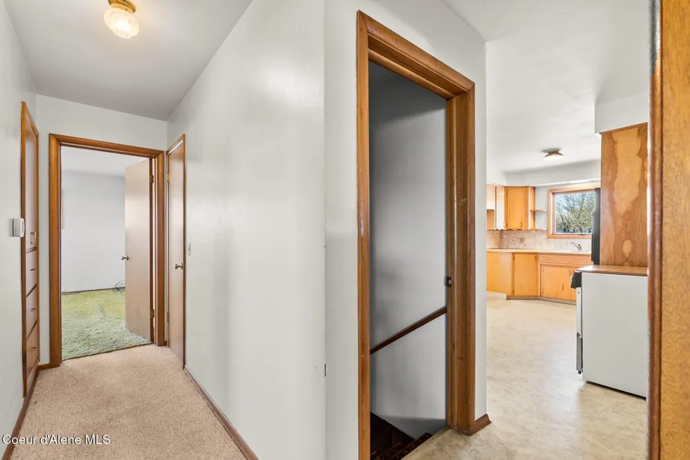 18 E Jackson Avenue Priest River, ID 83856