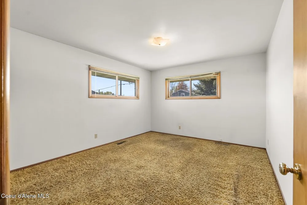 18 E Jackson Avenue Priest River, ID 83856