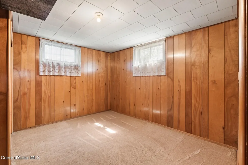 18 E Jackson Avenue Priest River, ID 83856
