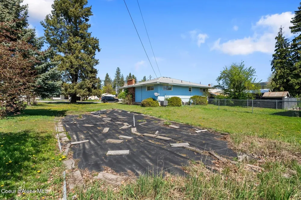 18 E Jackson Avenue Priest River, ID 83856