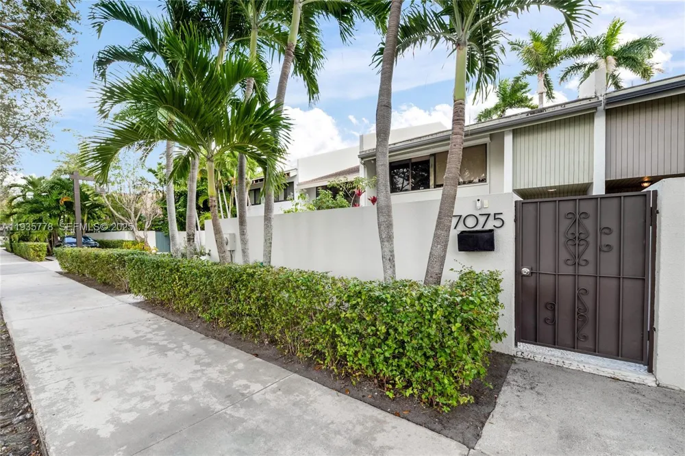 7075 SW 67th Ave #14 South Miami, FL 33143