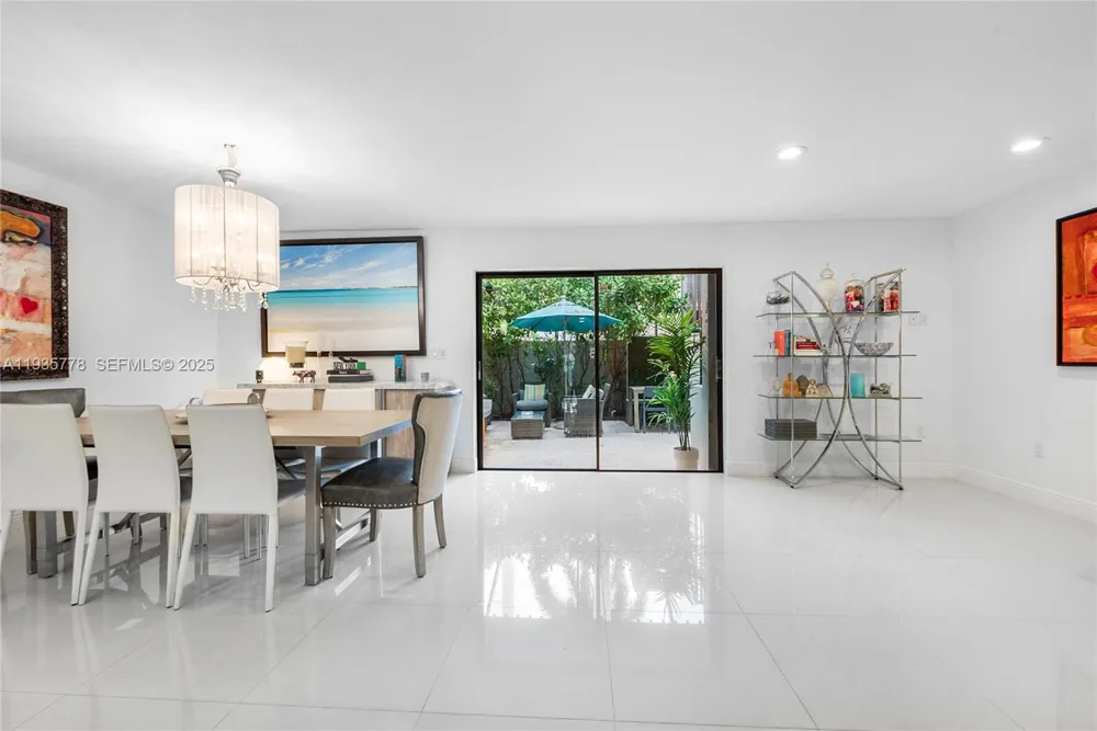 7075 SW 67th Ave #14 South Miami, FL 33143
