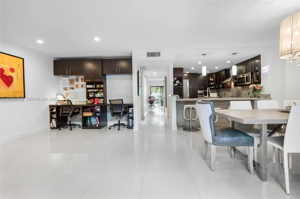 7075 SW 67th Ave #14 South Miami, FL 33143