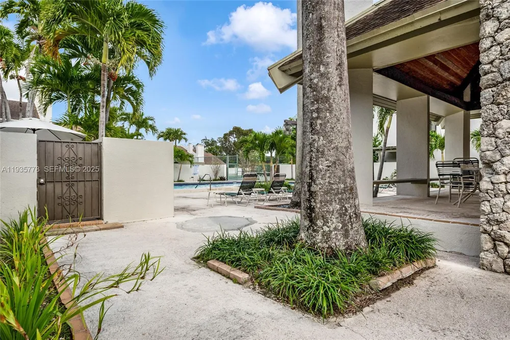 7075 SW 67th Ave #14 South Miami, FL 33143