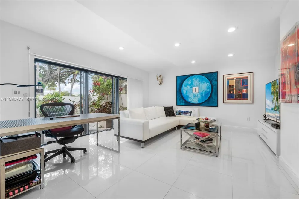 7075 SW 67th Ave #14 South Miami, FL 33143