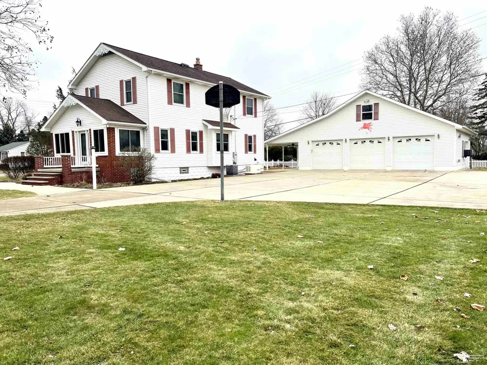 4011 Bluebush Road Raisinville Township, MI 48162