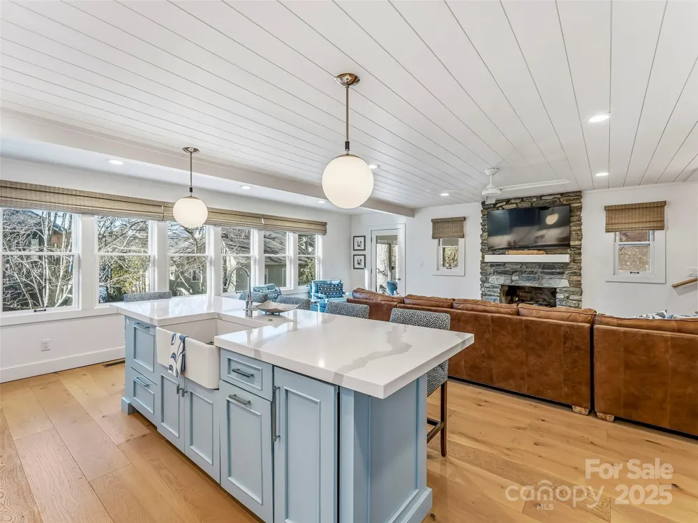 40 Toxaway Landing Drive Lake Toxaway, NC 28747