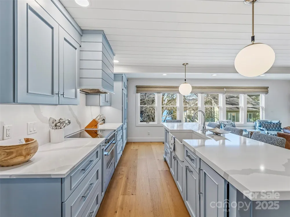 40 Toxaway Landing Drive Lake Toxaway, NC 28747