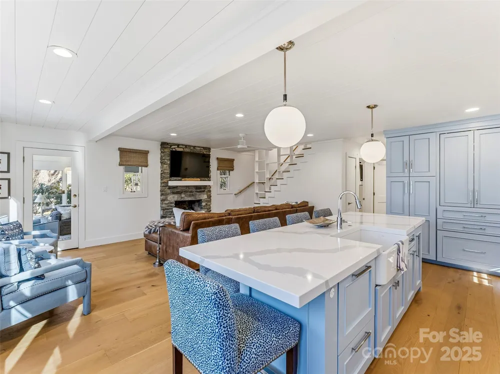 40 Toxaway Landing Drive Lake Toxaway, NC 28747