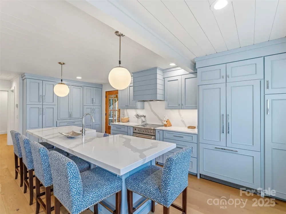 40 Toxaway Landing Drive Lake Toxaway, NC 28747