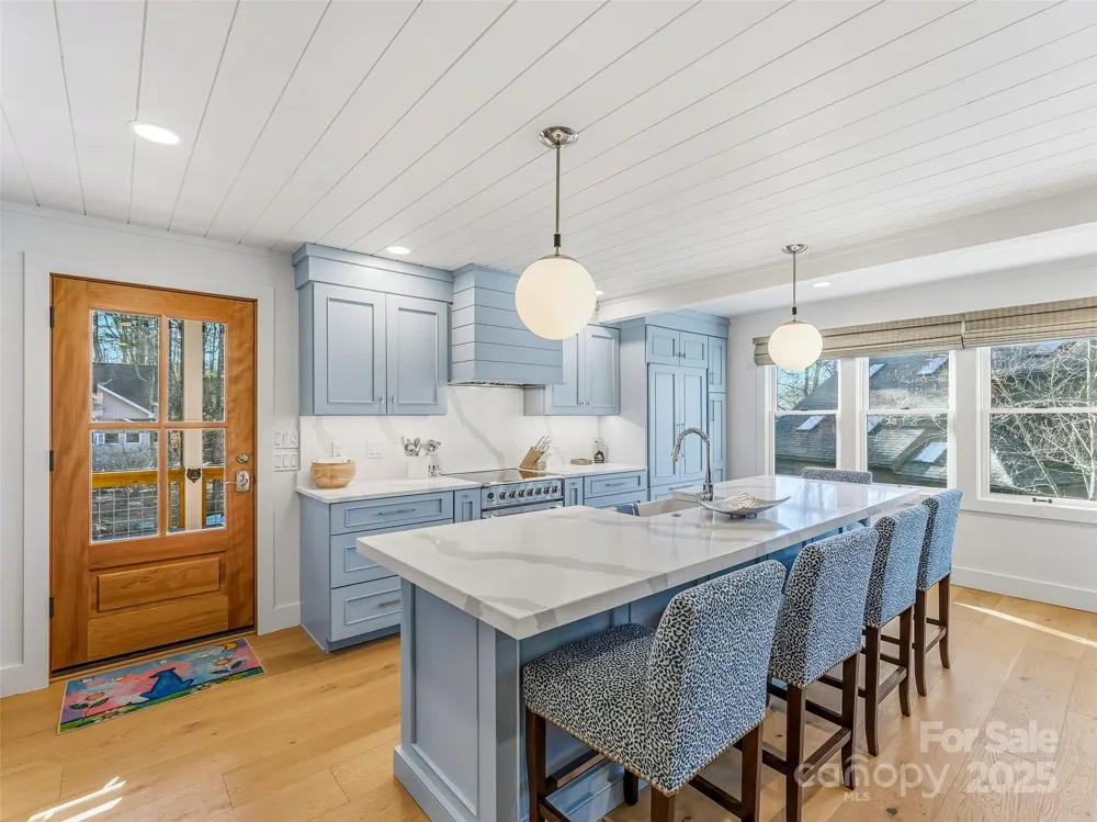 40 Toxaway Landing Drive Lake Toxaway, NC 28747