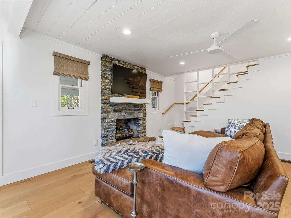 40 Toxaway Landing Drive Lake Toxaway, NC 28747