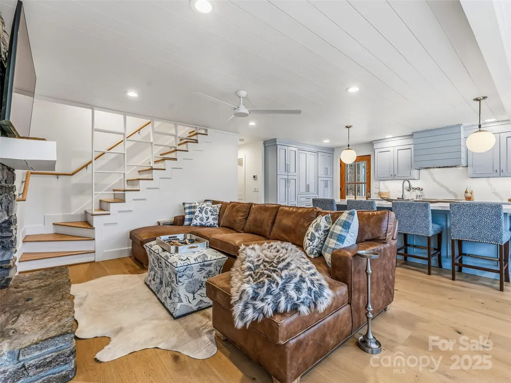 40 Toxaway Landing Drive Lake Toxaway, NC 28747