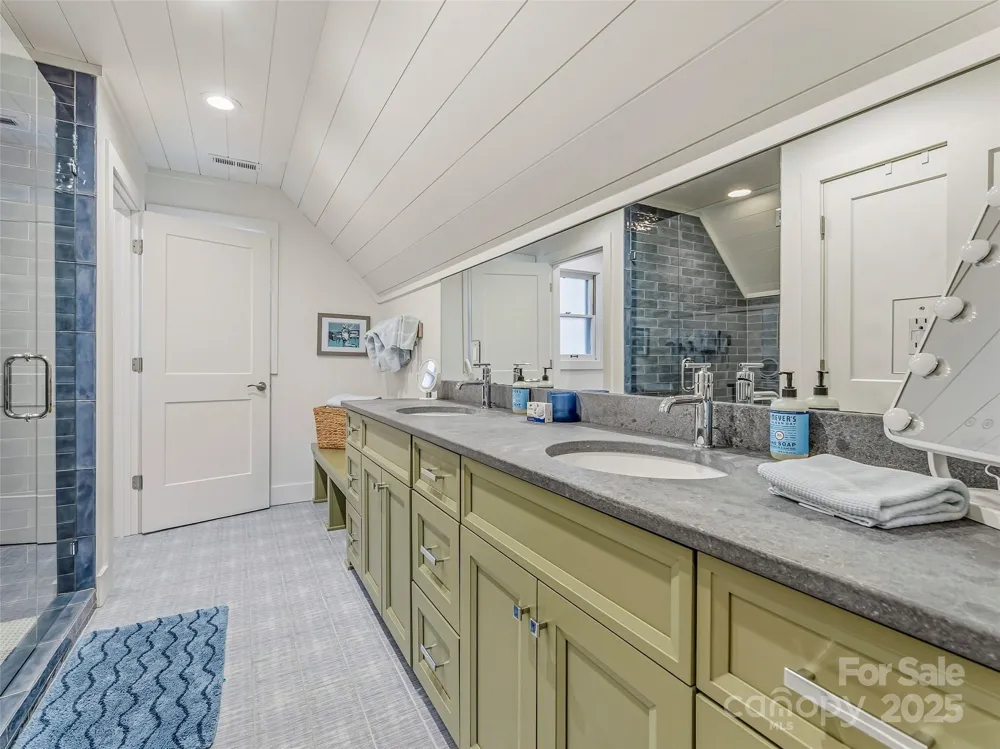 40 Toxaway Landing Drive Lake Toxaway, NC 28747
