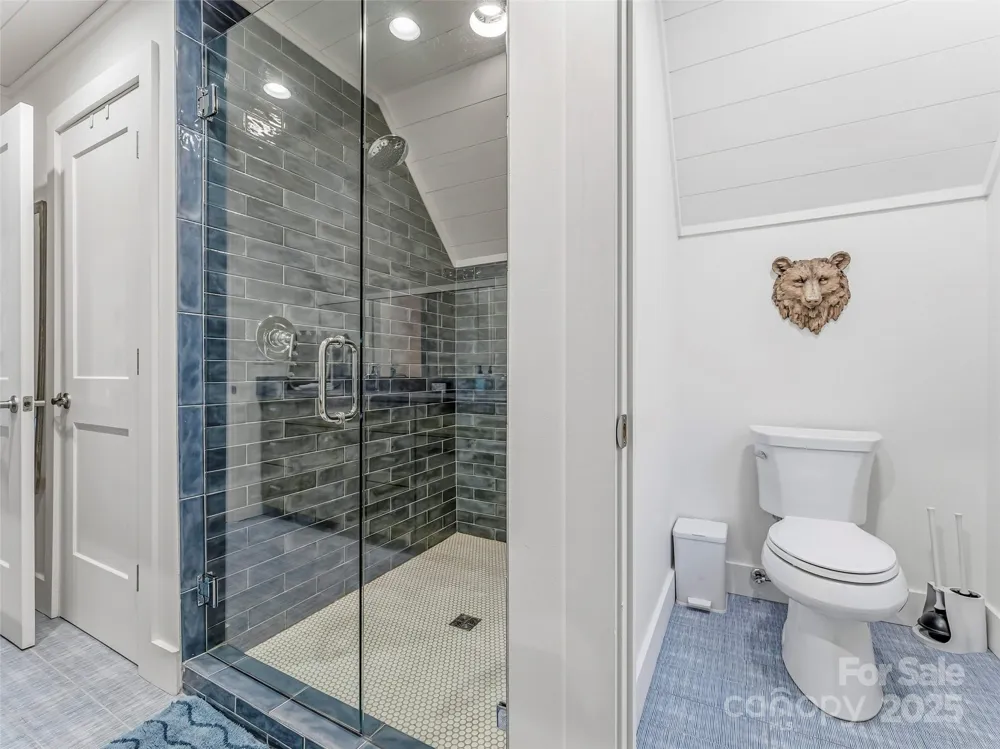40 Toxaway Landing Drive Lake Toxaway, NC 28747