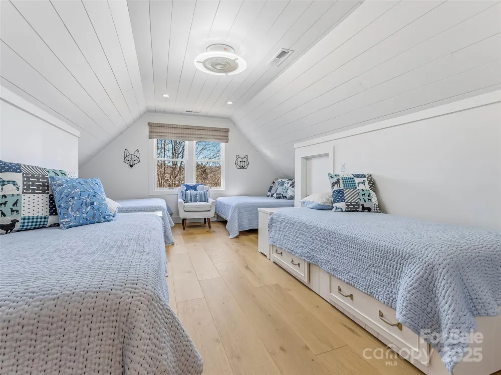 40 Toxaway Landing Drive Lake Toxaway, NC 28747