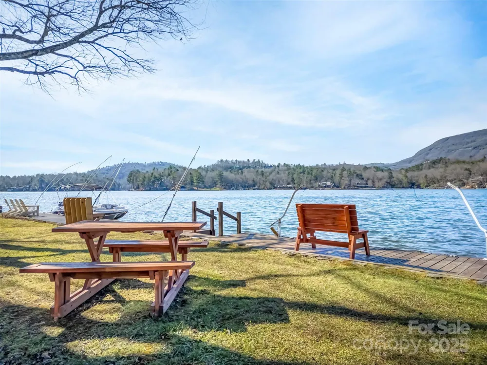 40 Toxaway Landing Drive Lake Toxaway, NC 28747