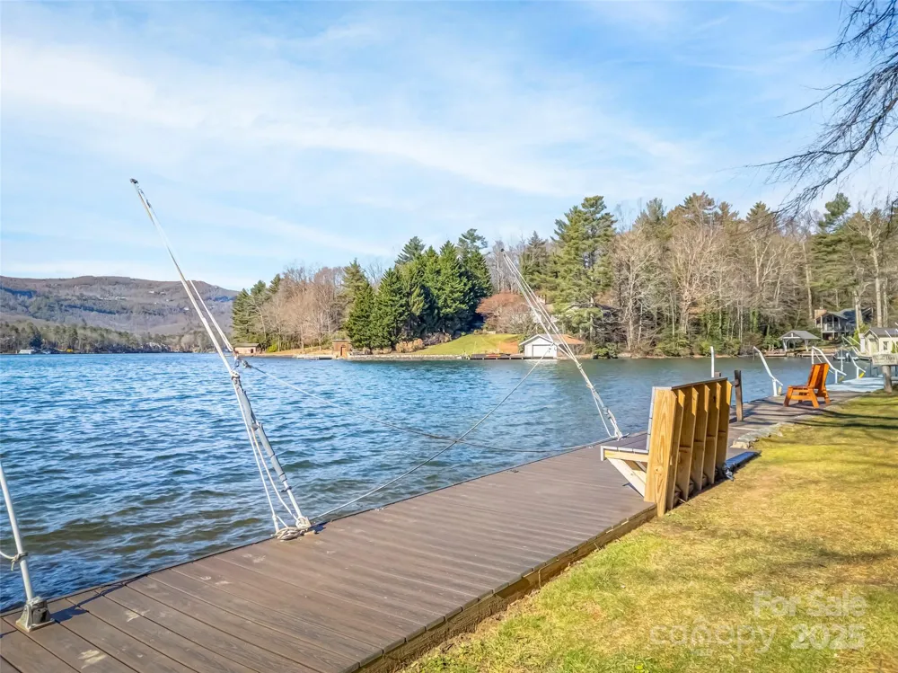40 Toxaway Landing Drive Lake Toxaway, NC 28747