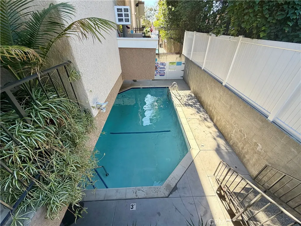 7013 Haskell Van Nuys, CA 91406
