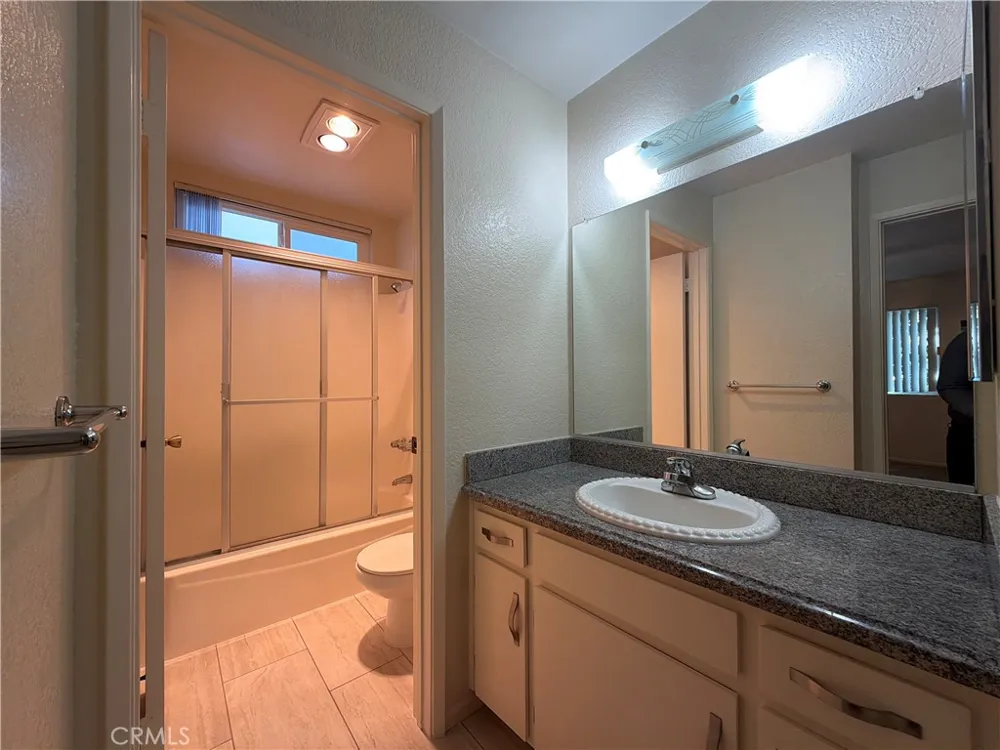 7013 Haskell Van Nuys, CA 91406
