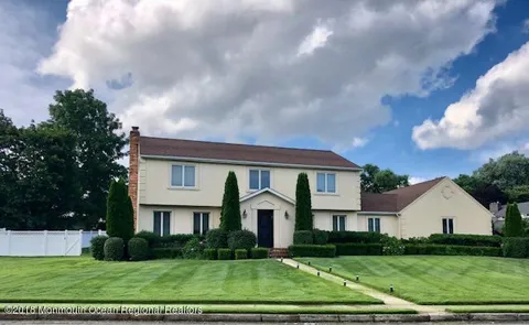 16 Bridle Drive