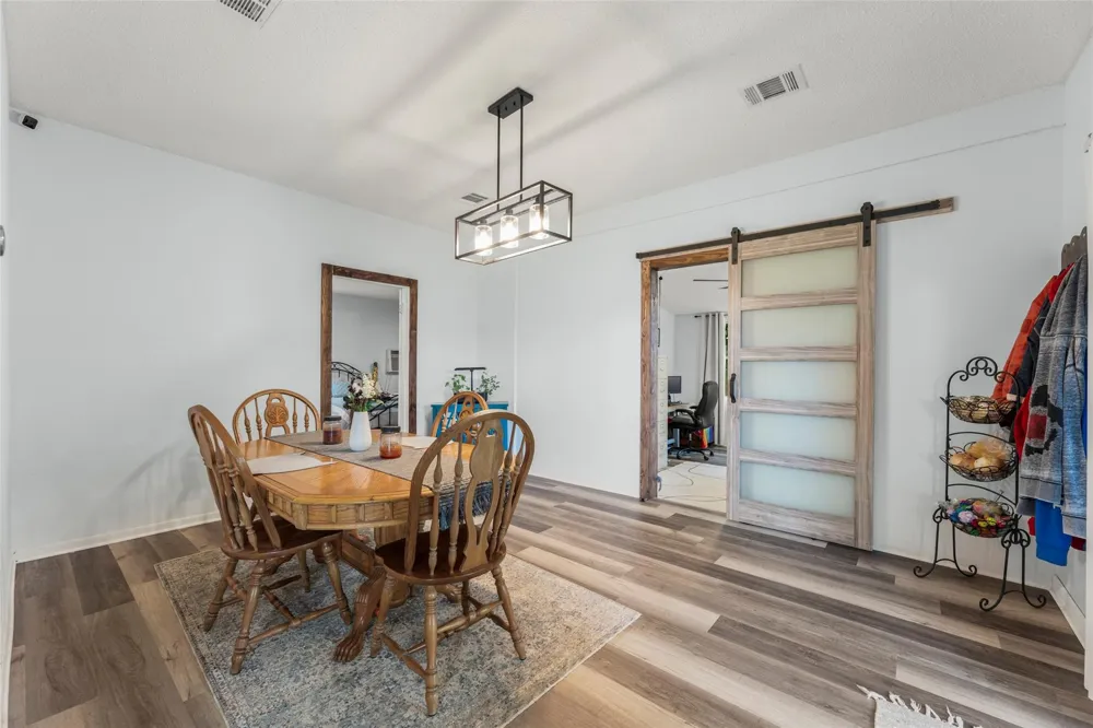 703 Pecan Valley Drive Wharton, TX 77488