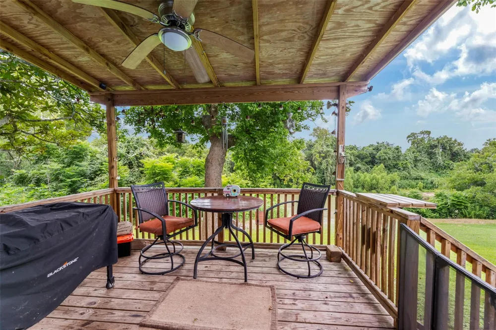 703 Pecan Valley Drive Wharton, TX 77488