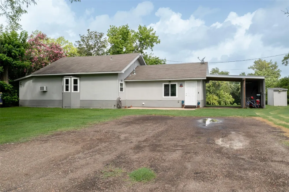 703 Pecan Valley Drive Wharton, TX 77488