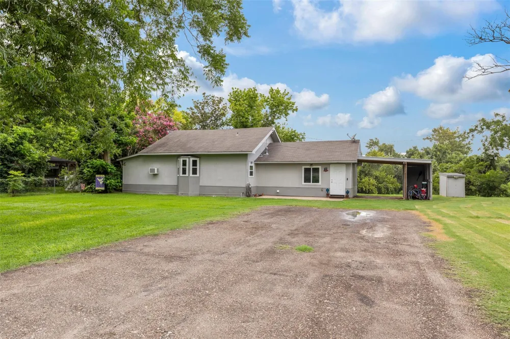 703 Pecan Valley Drive Wharton, TX 77488