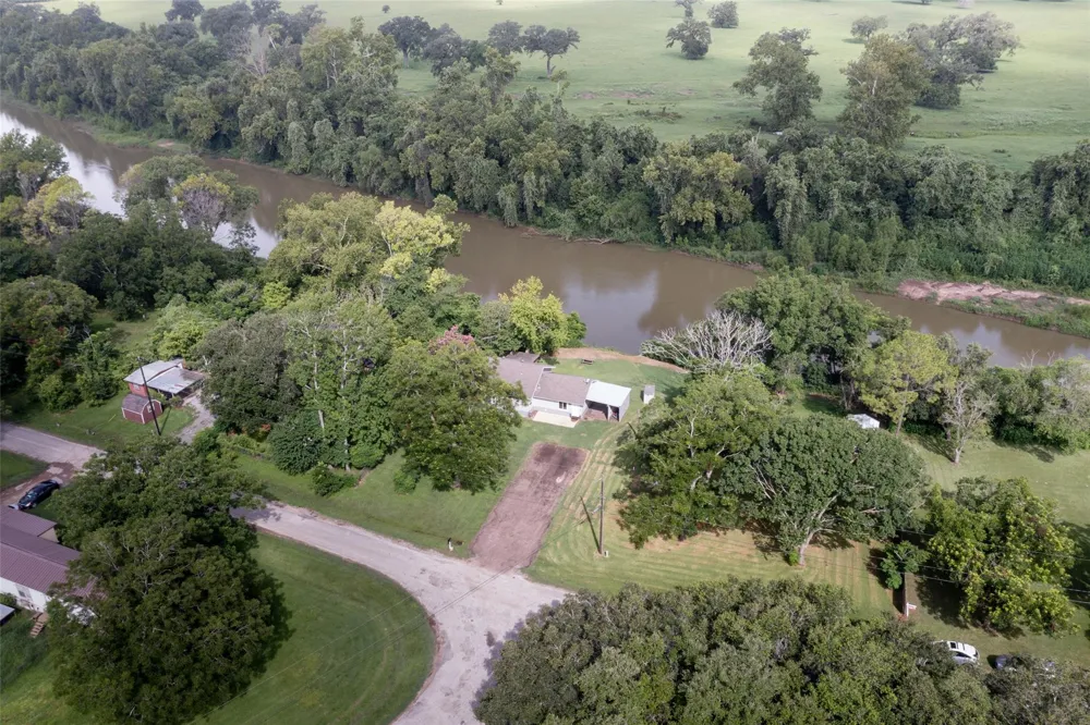 703 Pecan Valley Drive Wharton, TX 77488