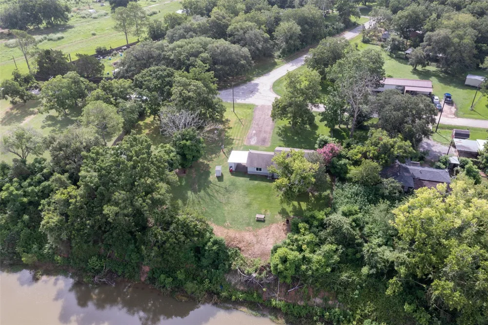 703 Pecan Valley Drive Wharton, TX 77488