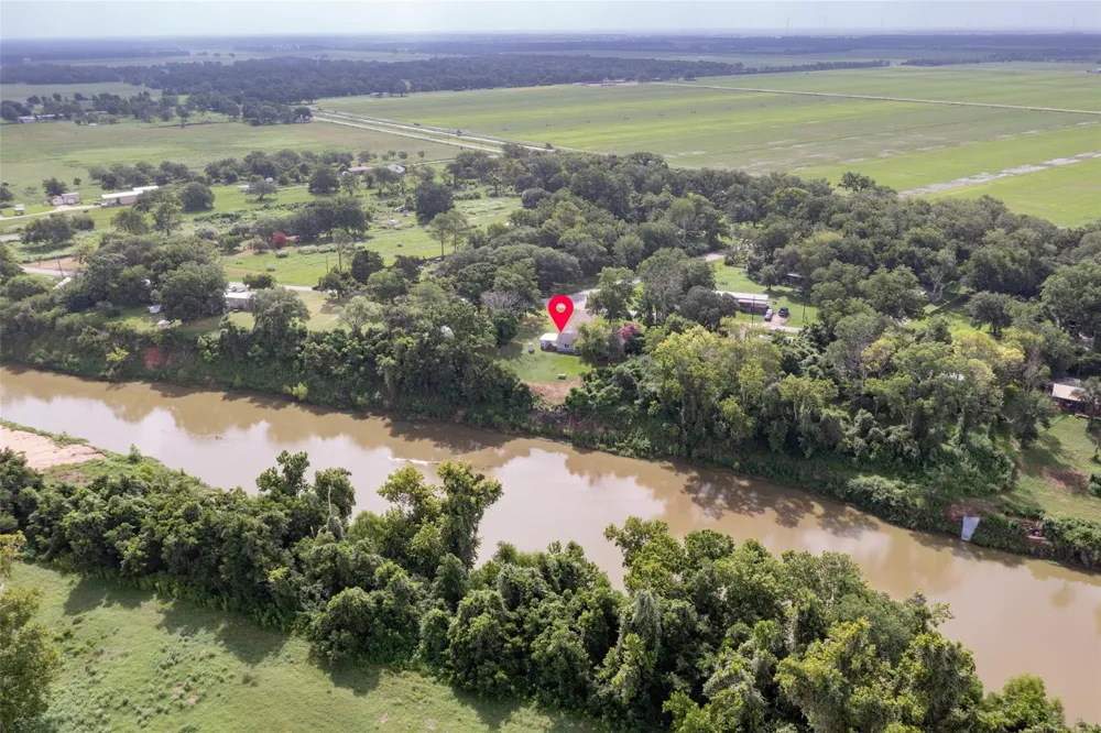 703 Pecan Valley Drive Wharton, TX 77488