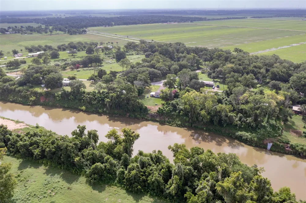 703 Pecan Valley Drive Wharton, TX 77488
