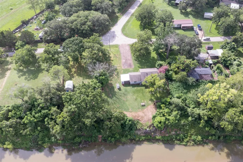 703 Pecan Valley Drive Wharton, TX 77488