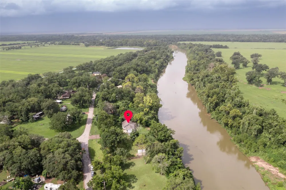 703 Pecan Valley Drive Wharton, TX 77488