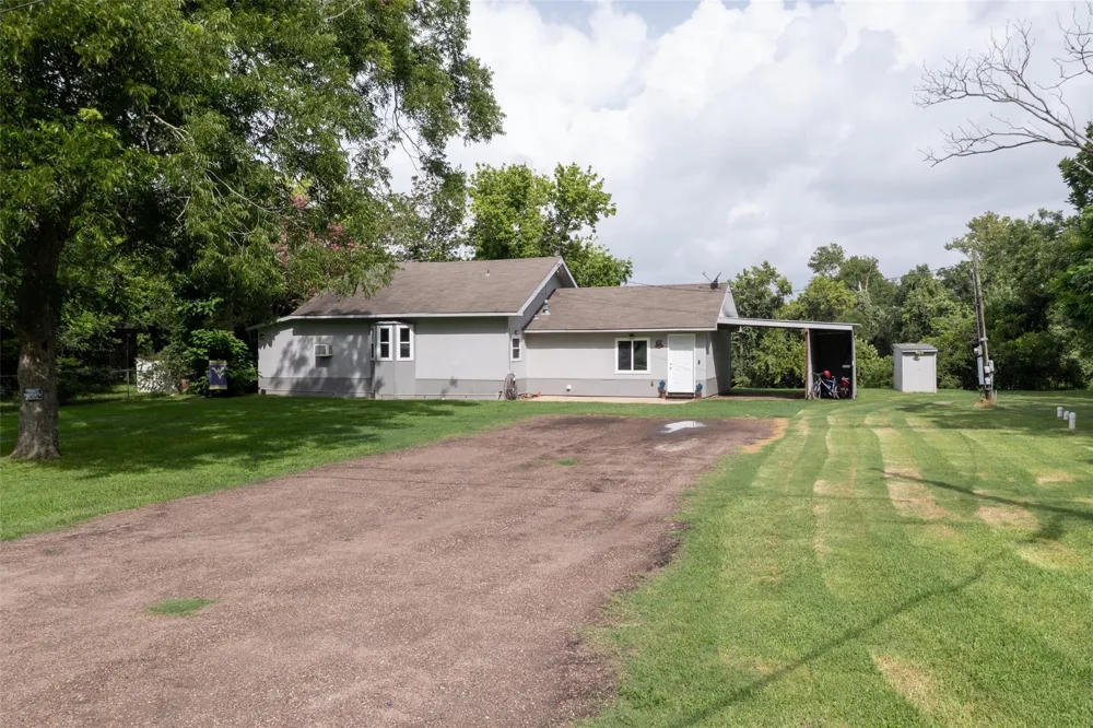 703 Pecan Valley Drive Wharton, TX 77488