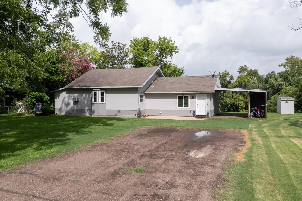 703 Pecan Valley Drive Wharton, TX 77488