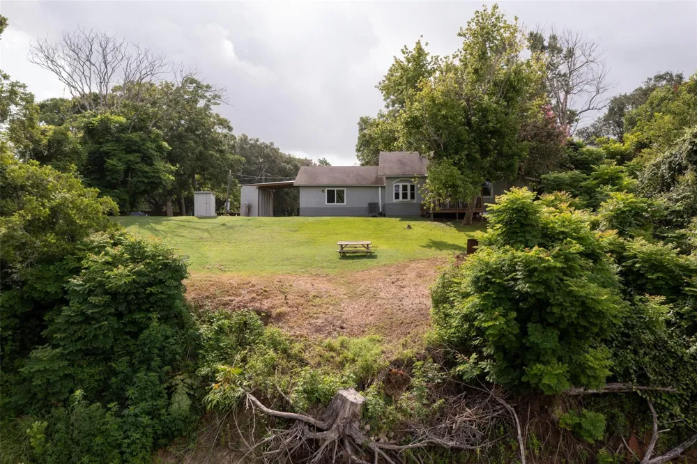 703 Pecan Valley Drive Wharton, TX 77488