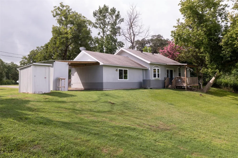 703 Pecan Valley Drive Wharton, TX 77488