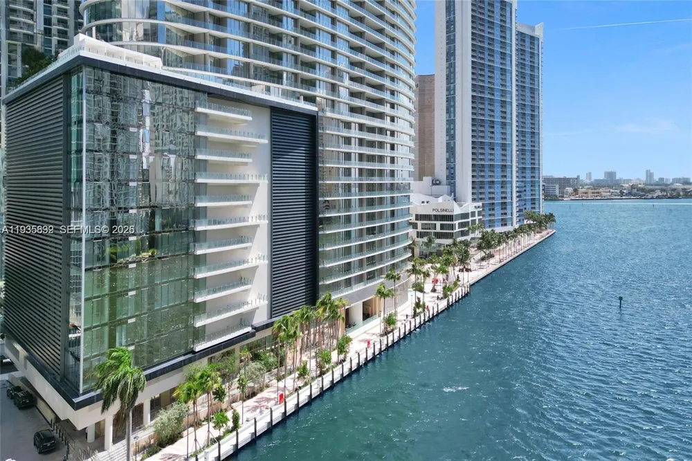 300 Biscayne Blvd Way #3704C Miami, FL 33131