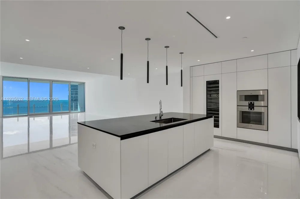 300 Biscayne Blvd Way #3704C Miami, FL 33131