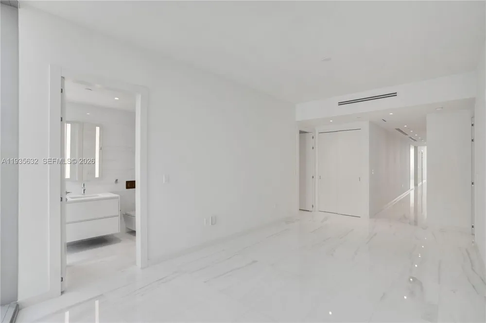 300 Biscayne Blvd Way #3704C Miami, FL 33131