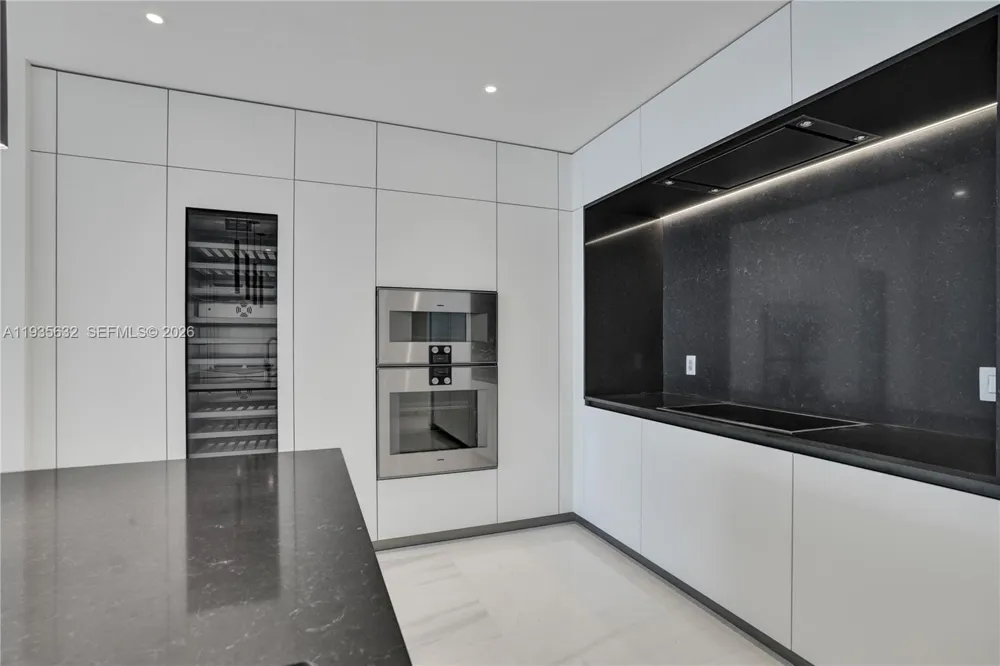 300 Biscayne Blvd Way #3704C Miami, FL 33131