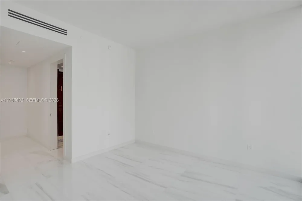 300 Biscayne Blvd Way #3704C Miami, FL 33131
