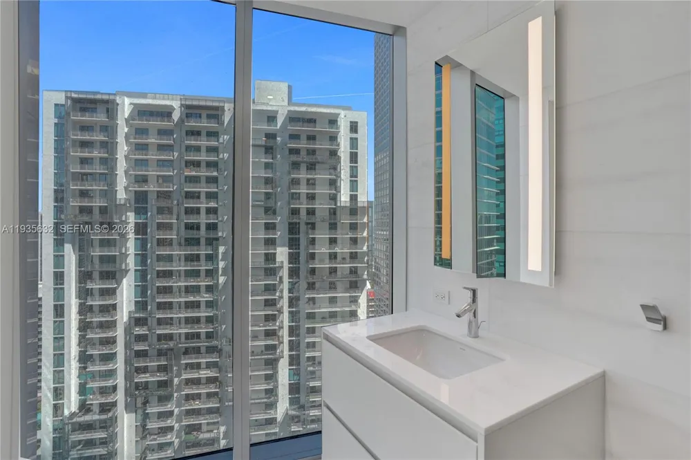 300 Biscayne Blvd Way #3704C Miami, FL 33131