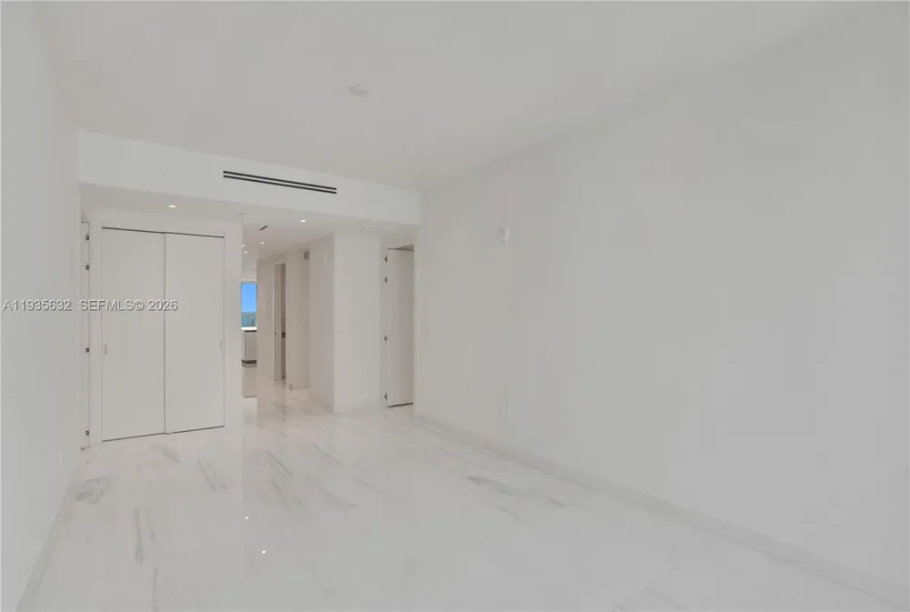 300 Biscayne Blvd Way #3704C Miami, FL 33131