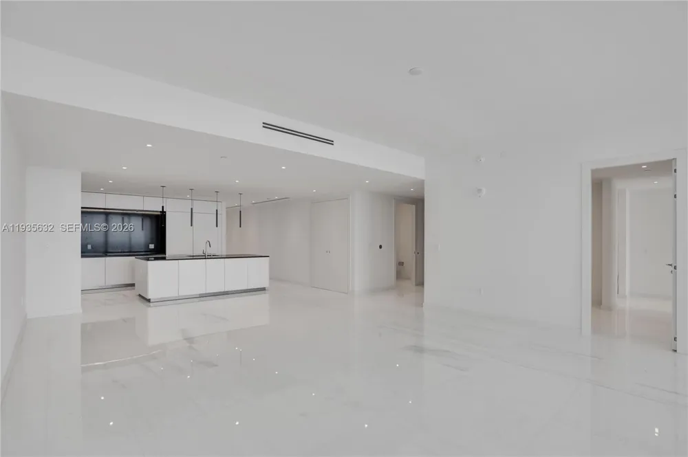 300 Biscayne Blvd Way #3704C Miami, FL 33131