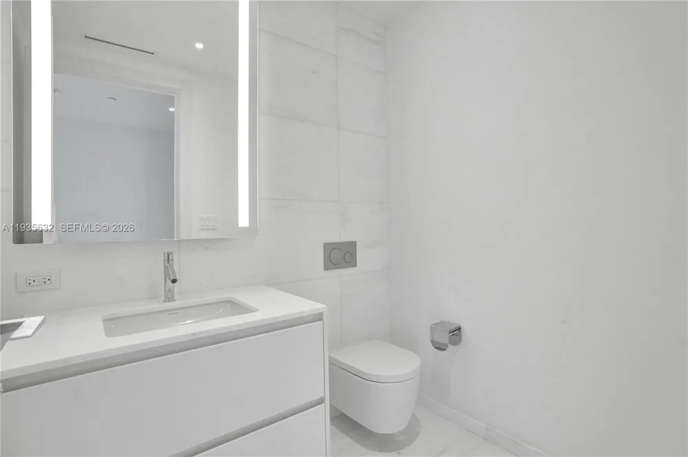 300 Biscayne Blvd Way #3704C Miami, FL 33131